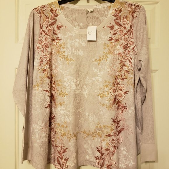 Cato Tops - NWT ** RIBBED TOP W/ FLORAL DESIGN